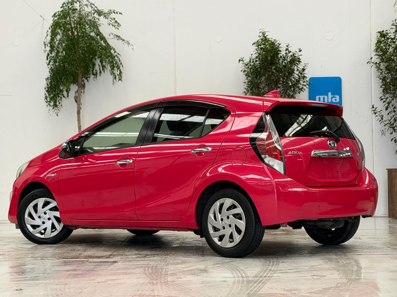 2015 Toyota Aqua thumbnail