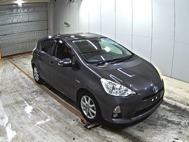 2012 Toyota Aqua thumbnail