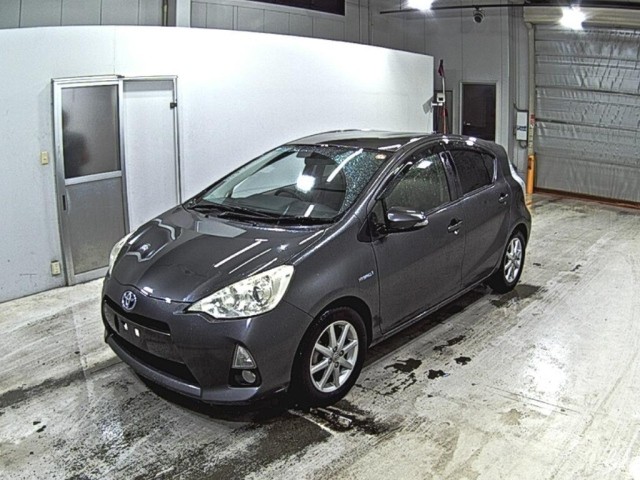 2012 Toyota Aqua thumbnail