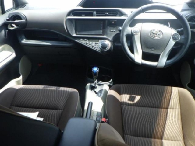 2012 Toyota Aqua thumbnail