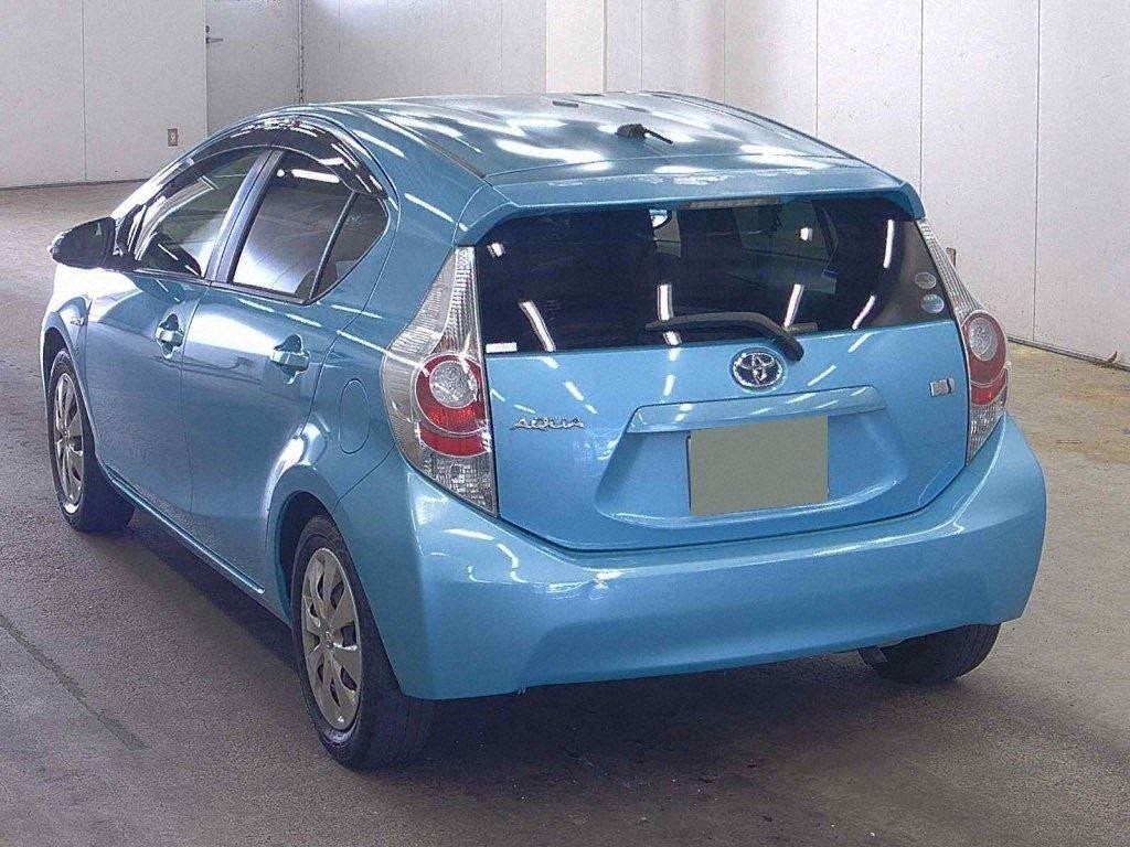2012 Toyota Aqua thumbnail