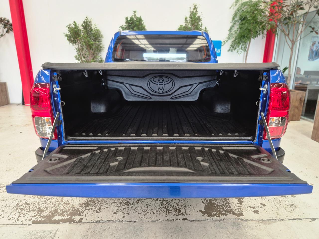 2018 Toyota Hilux thumbnail