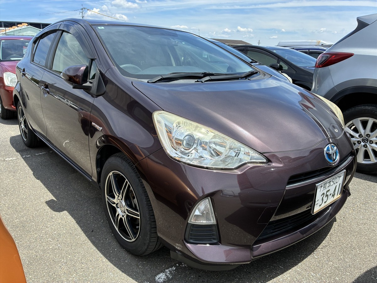2014 Toyota Aqua thumbnail