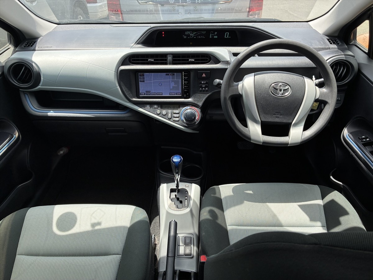 2014 Toyota Aqua thumbnail