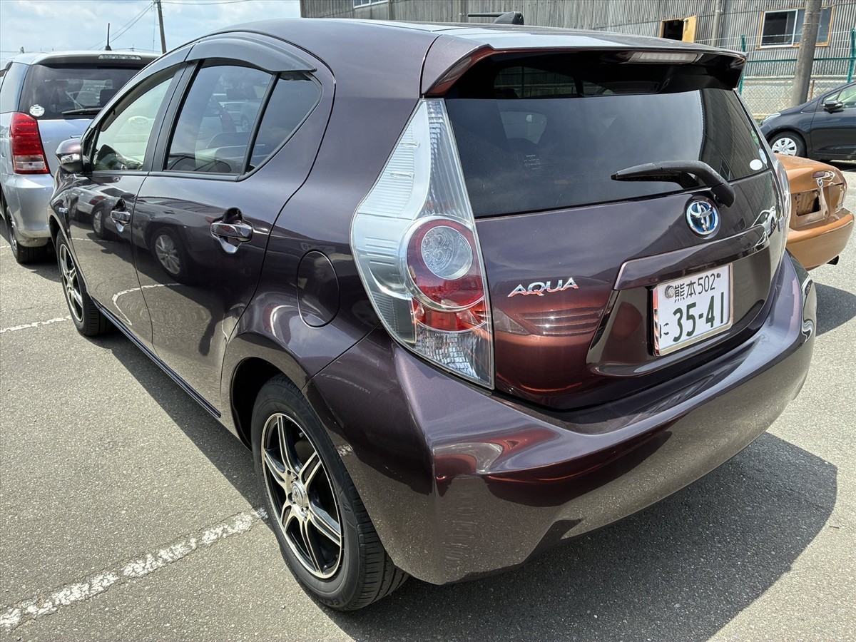 2014 Toyota Aqua thumbnail