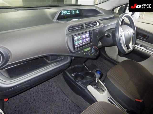 2013 Toyota Aqua thumbnail
