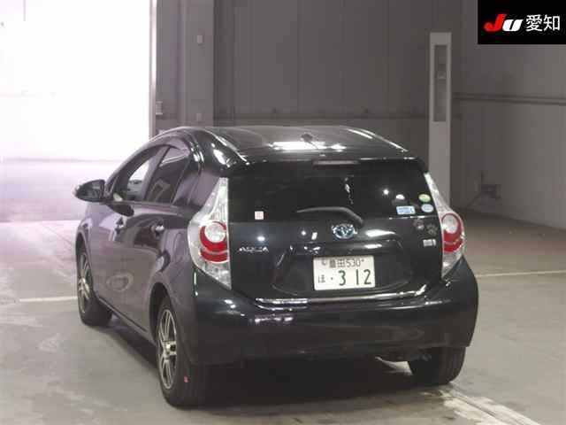 2013 Toyota Aqua thumbnail