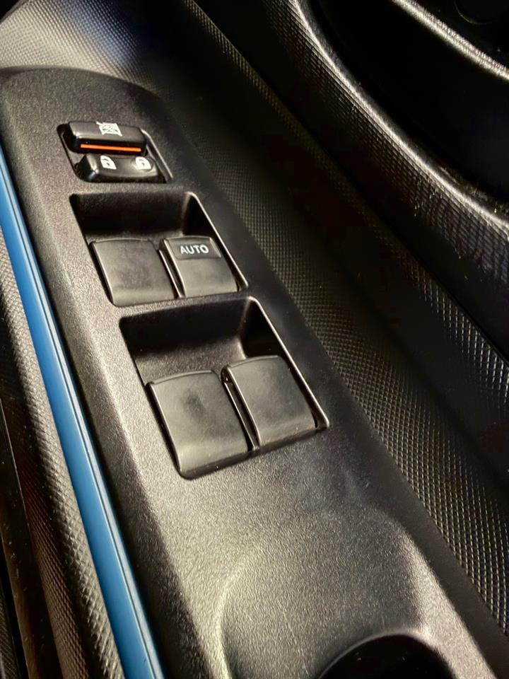 2014 Toyota Aqua thumbnail