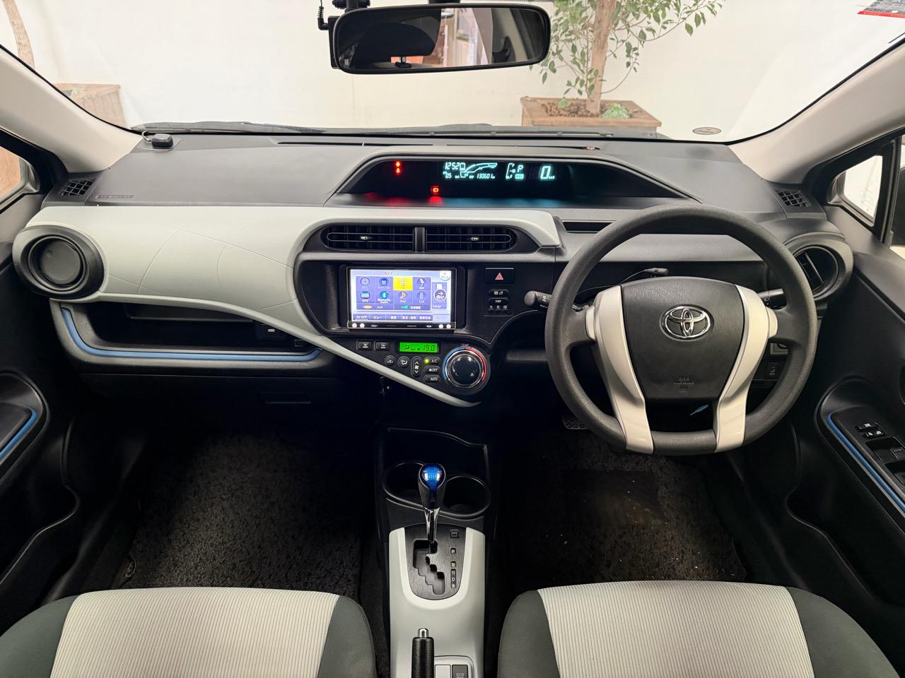 2014 Toyota Aqua thumbnail