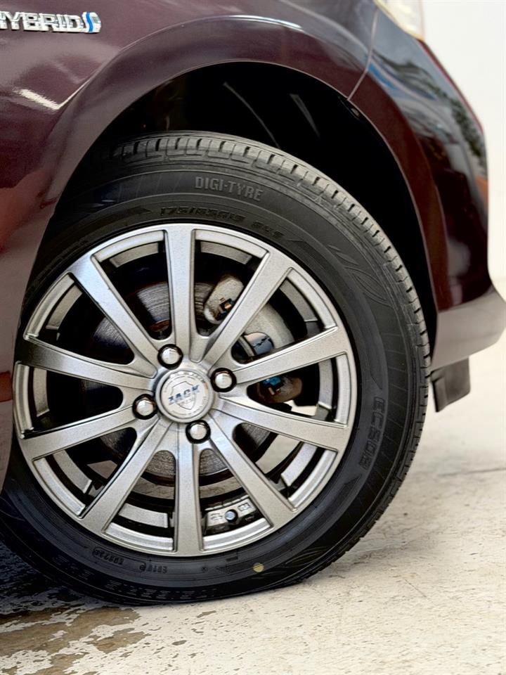 2014 Toyota Aqua thumbnail