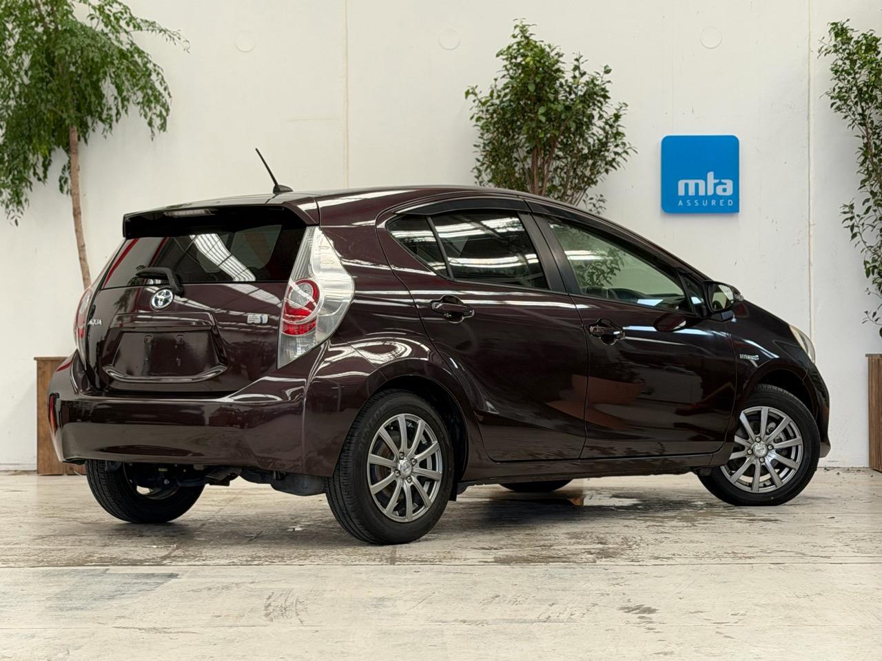 2014 Toyota Aqua thumbnail