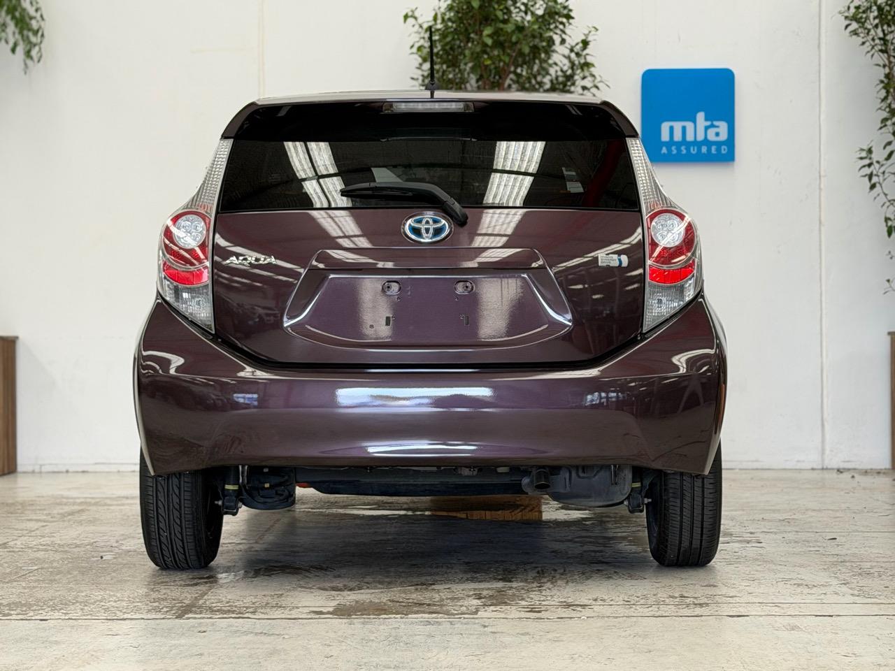 2014 Toyota Aqua thumbnail