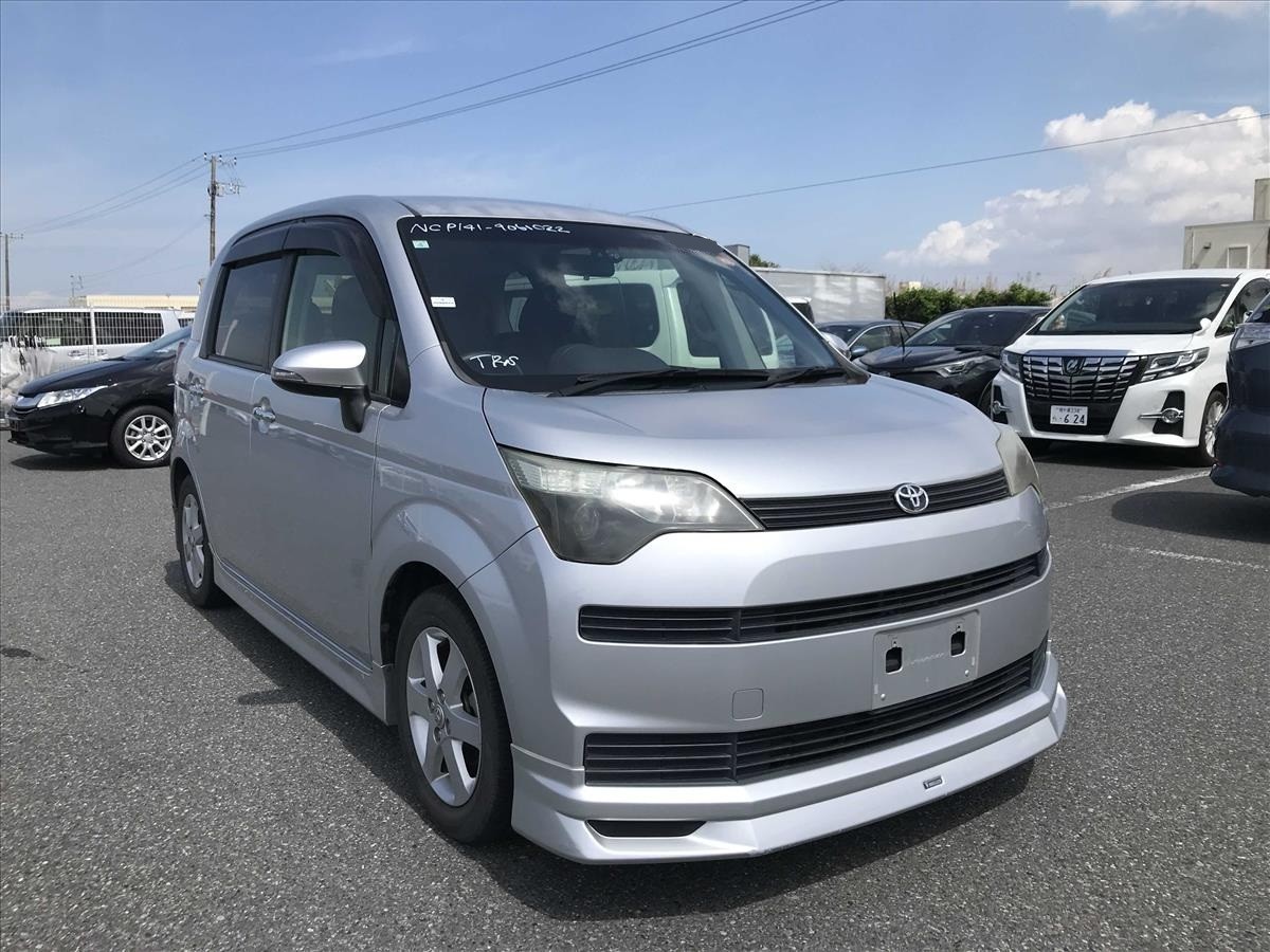 2013 Toyota Spade thumbnail