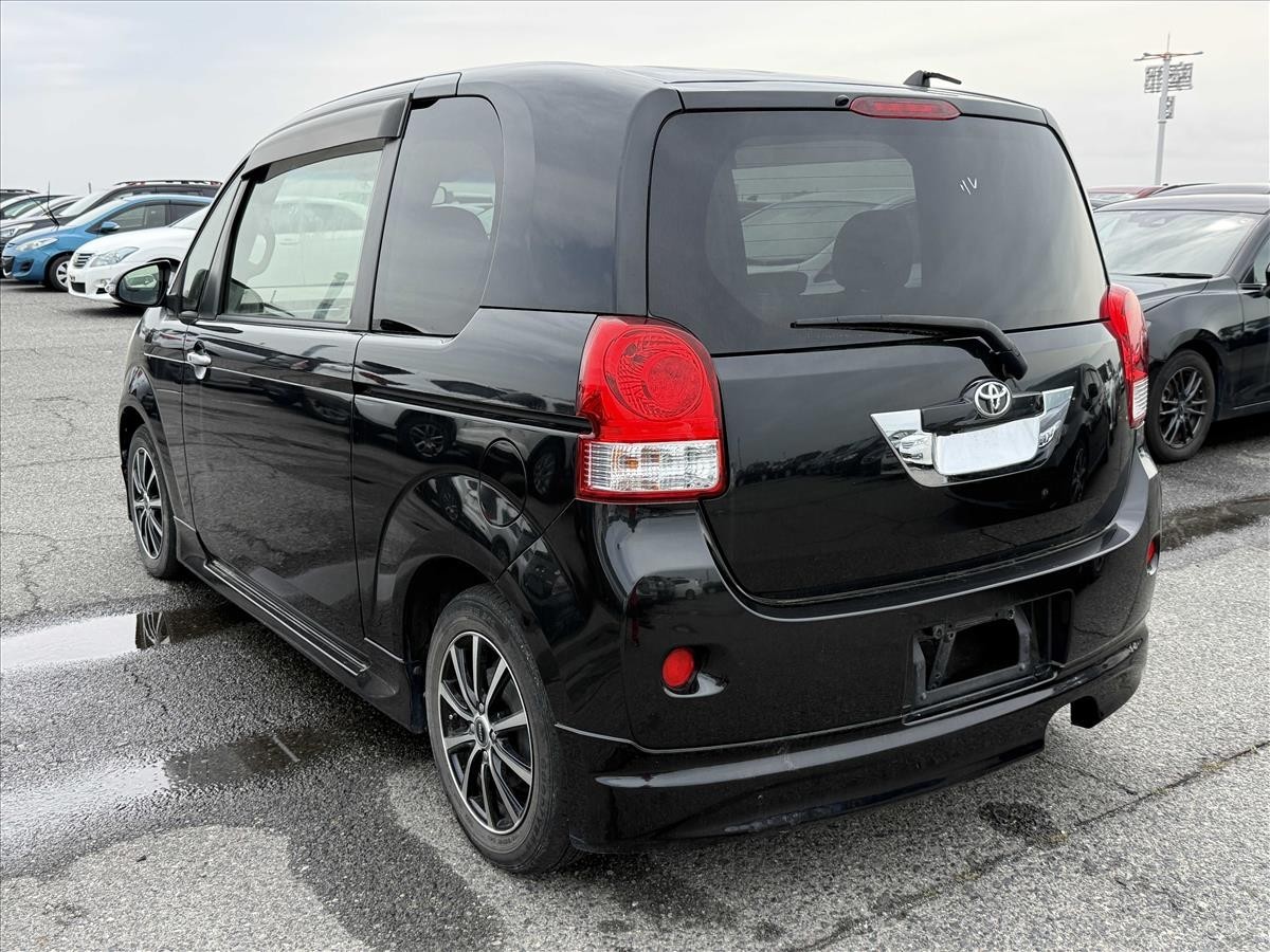 2013 Toyota Porte thumbnail