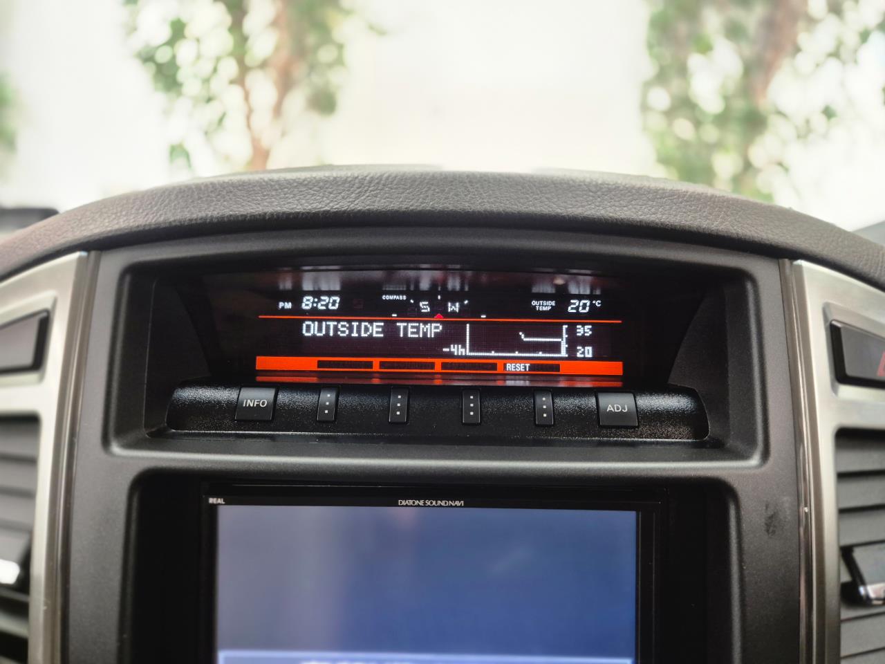 2014 Mitsubishi Pajero thumbnail