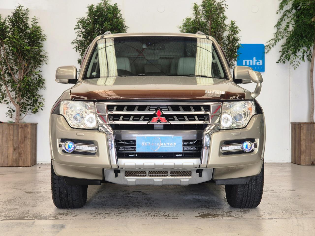 2014 Mitsubishi Pajero thumbnail