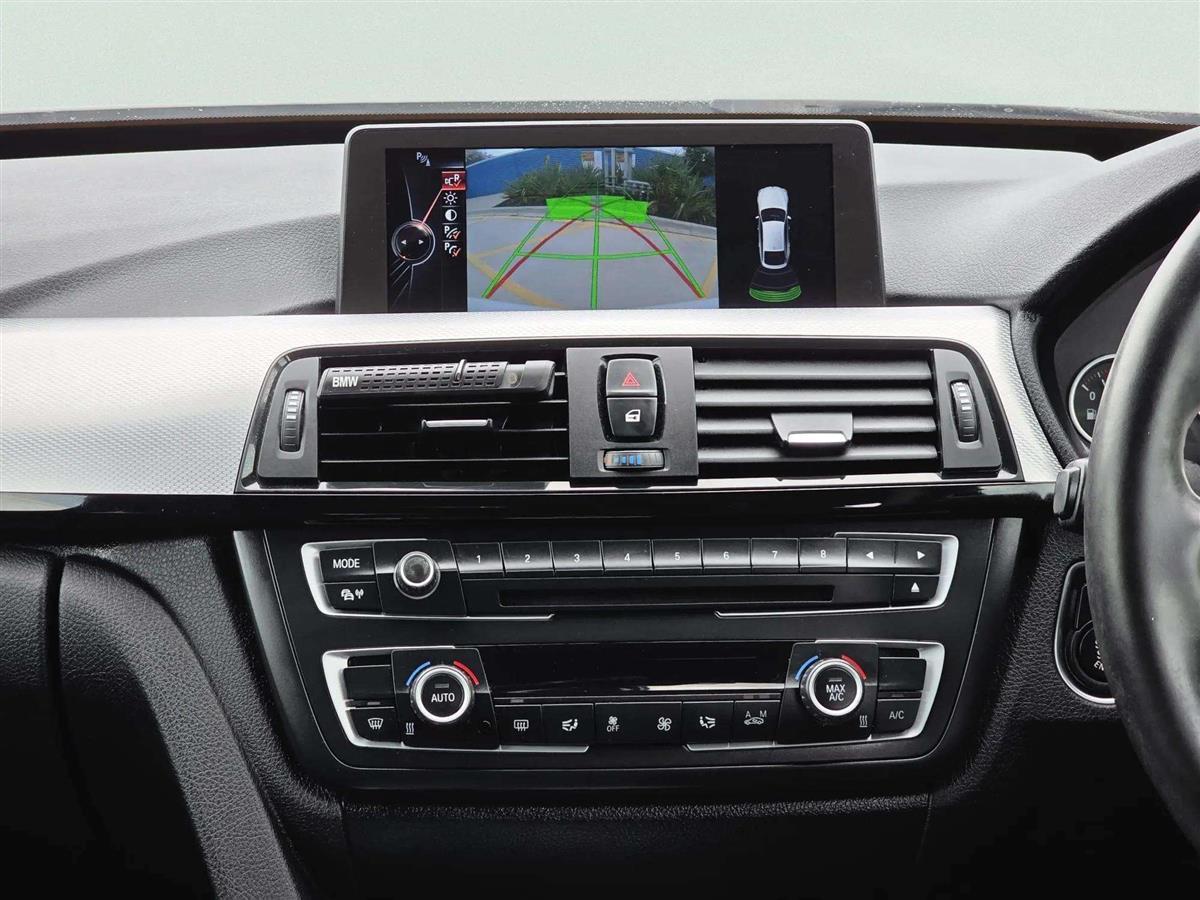 2014 BMW 320i thumbnail