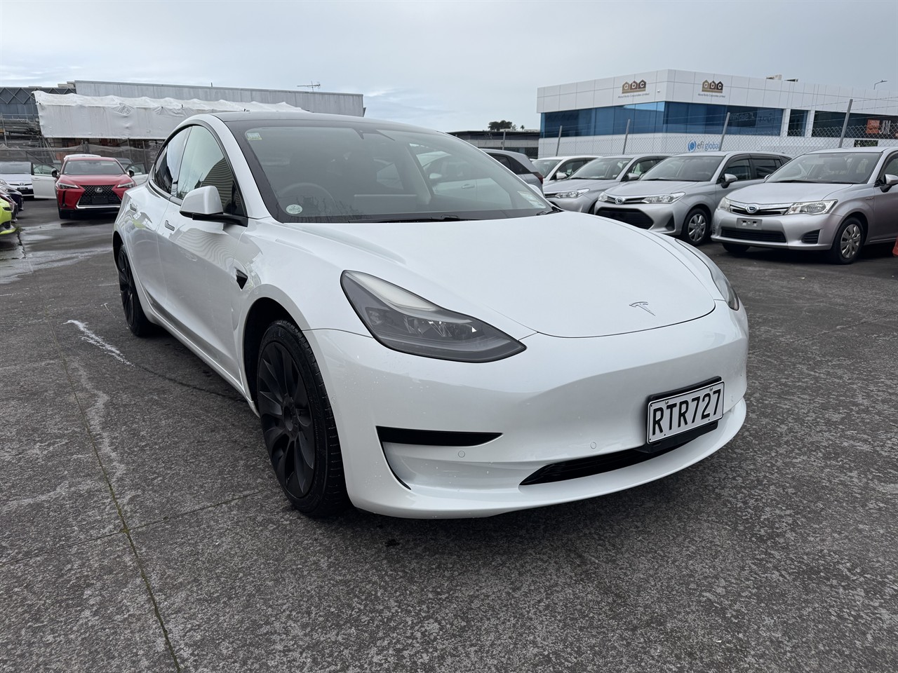 2021 Tesla MODEL thumbnail