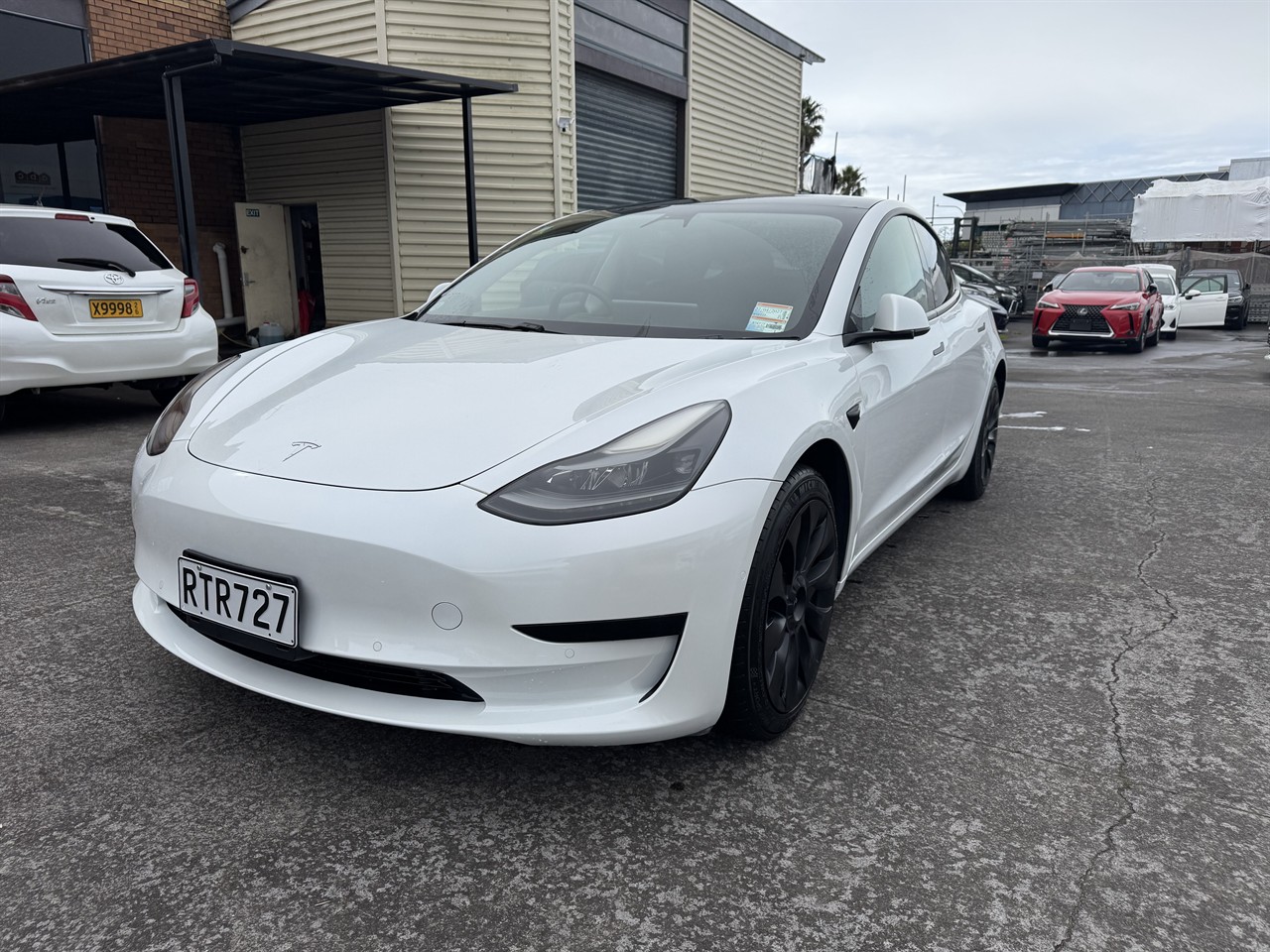 2021 Tesla MODEL thumbnail