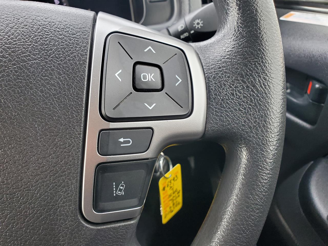 2021 Toyota Hiace thumbnail