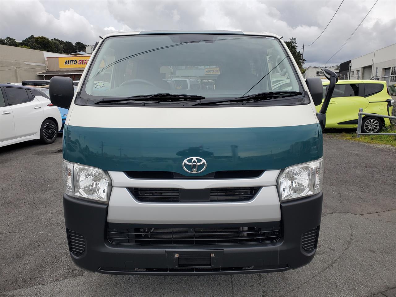2021 Toyota Hiace thumbnail
