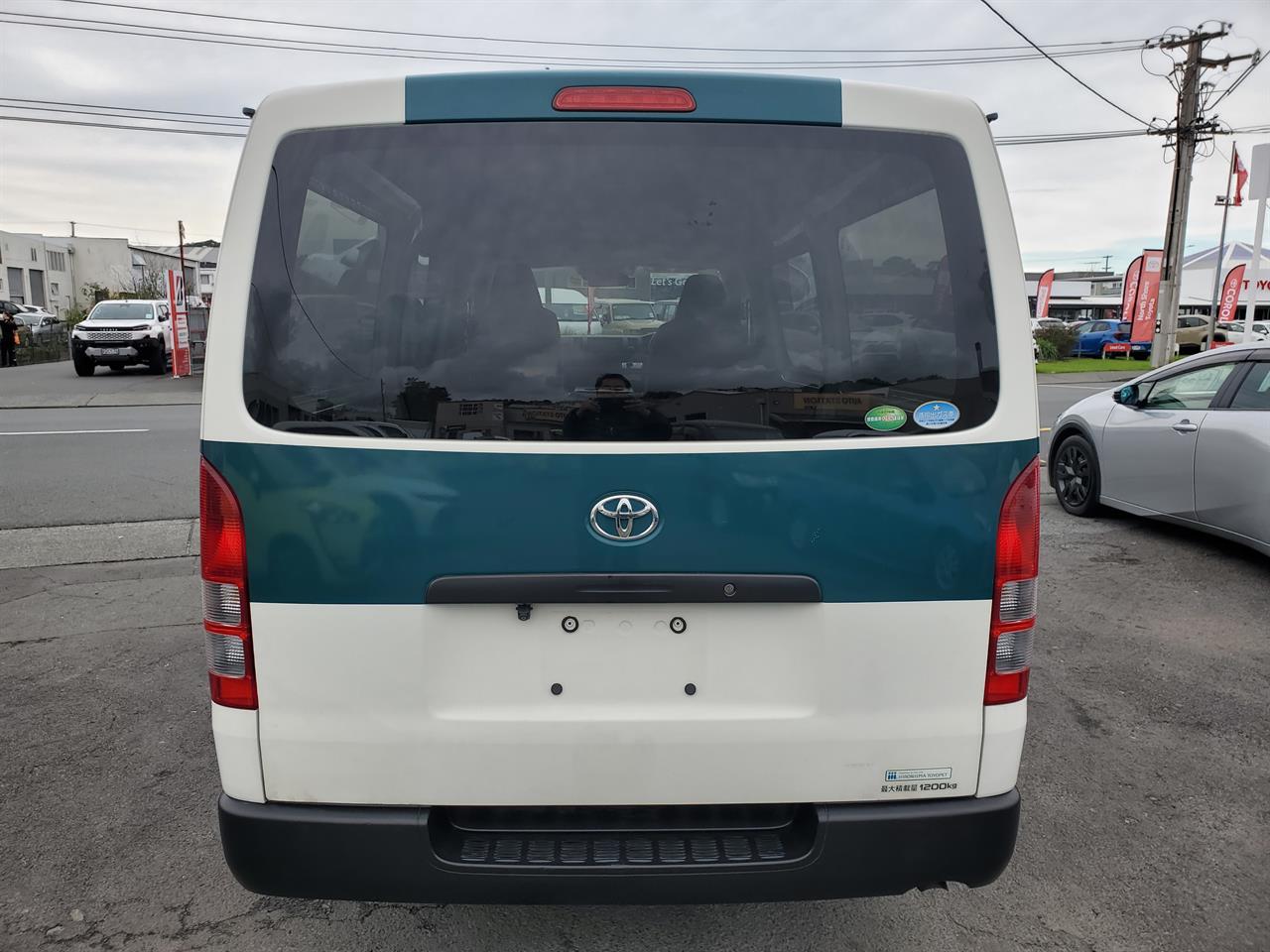 2021 Toyota Hiace thumbnail