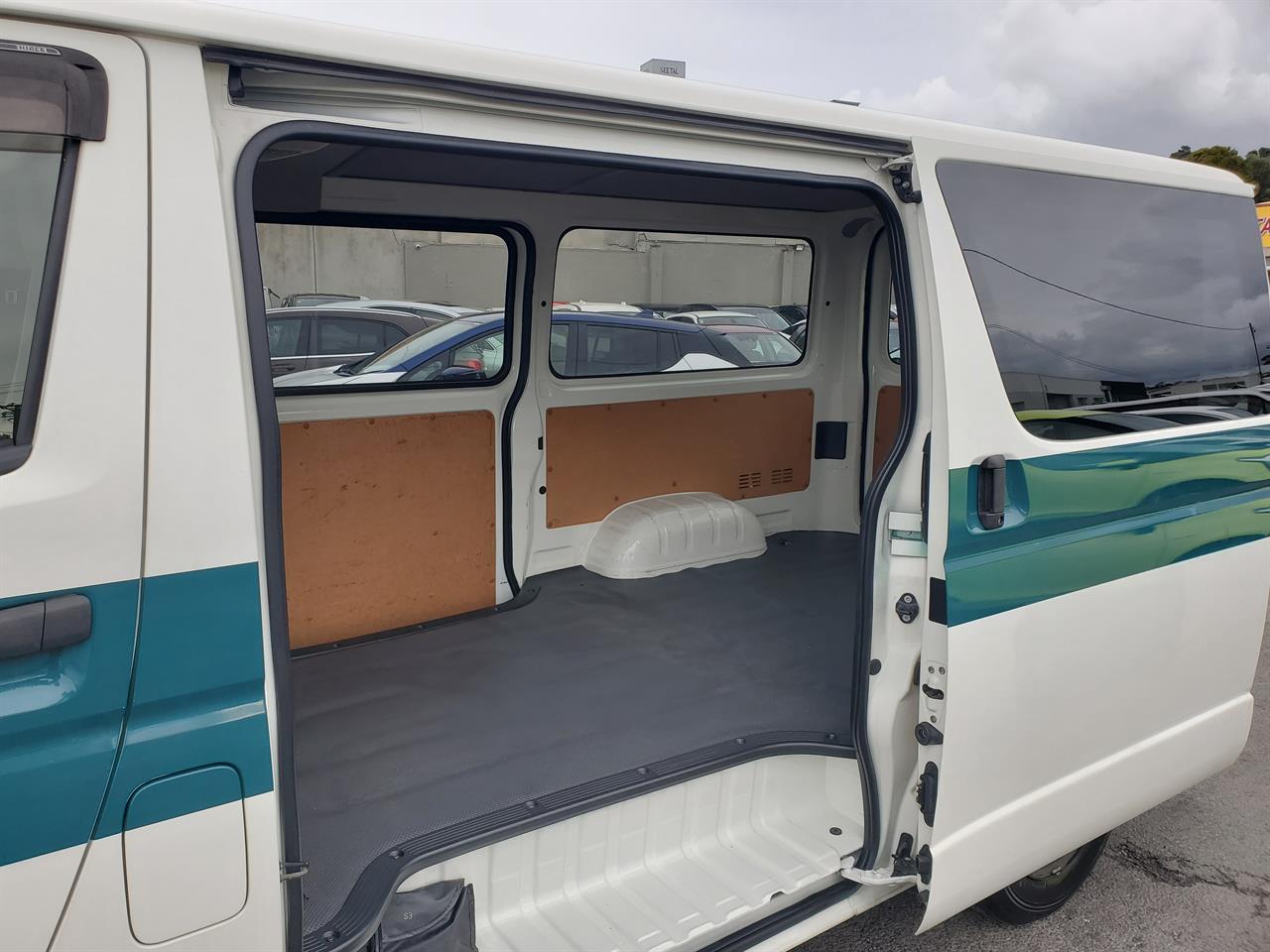 2021 Toyota Hiace thumbnail