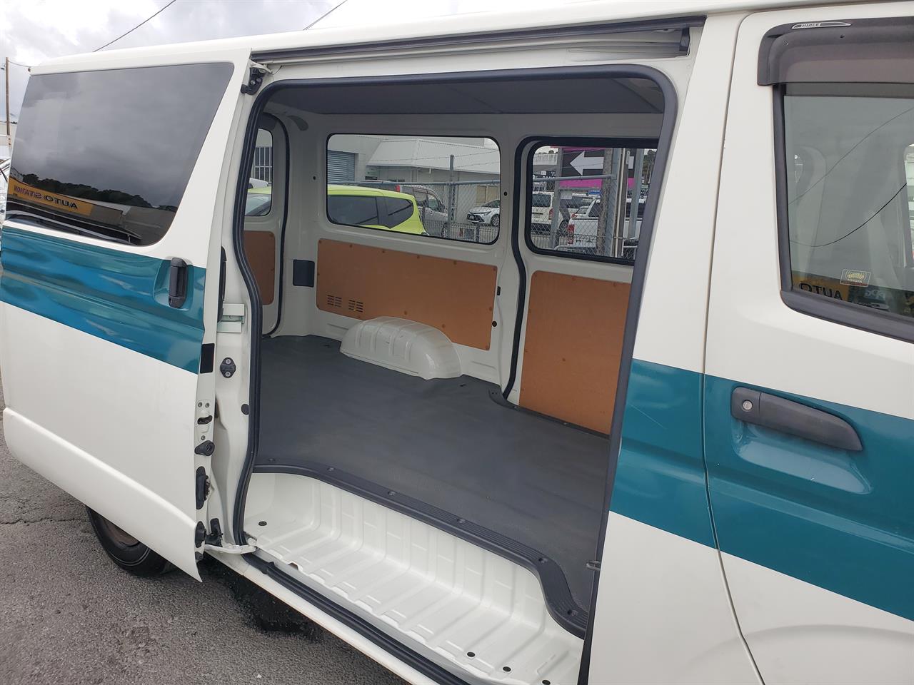 2021 Toyota Hiace thumbnail