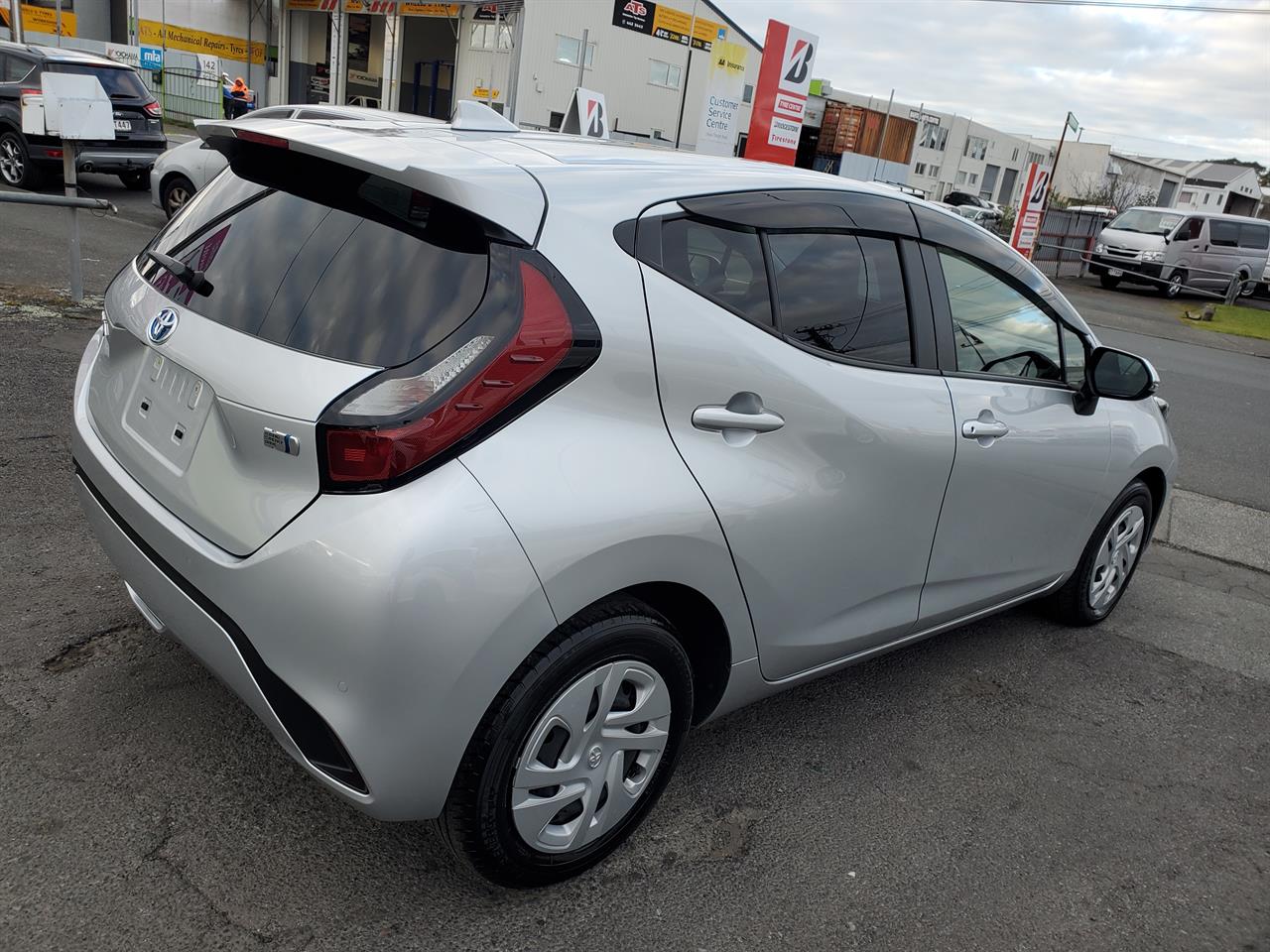 2021 Toyota Aqua thumbnail