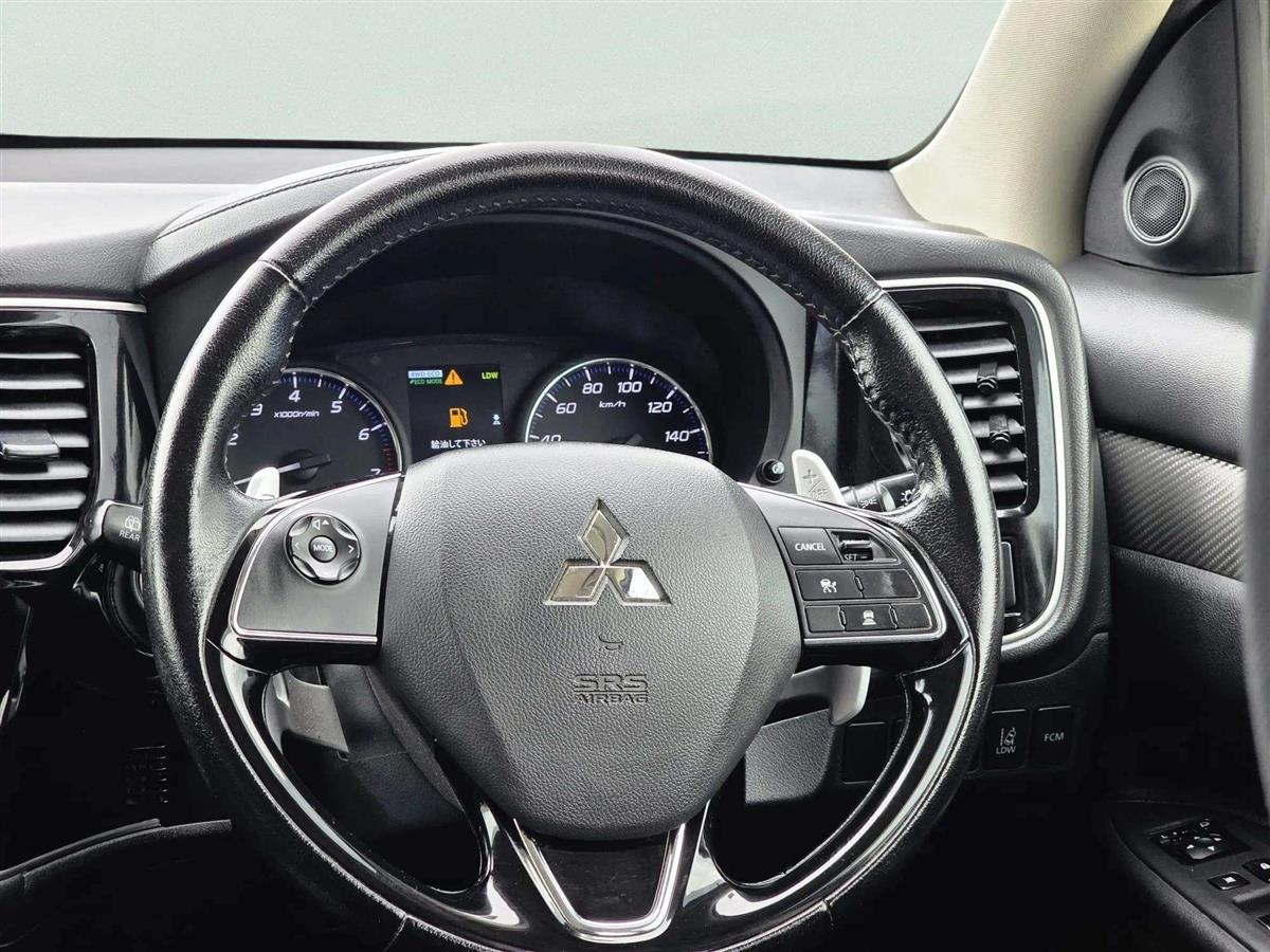 2015 Mitsubishi Outlander thumbnail