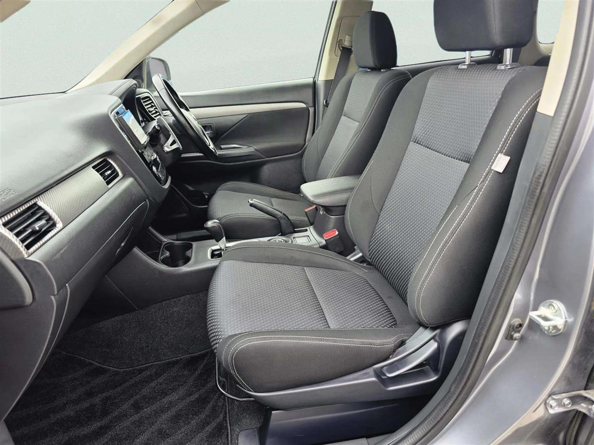 2015 Mitsubishi Outlander thumbnail