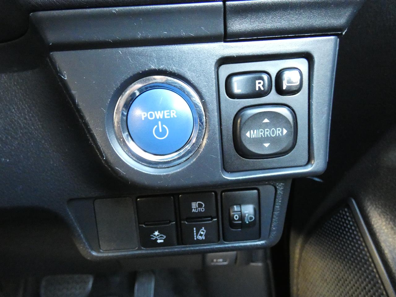 2020 Toyota COROLLA thumbnail