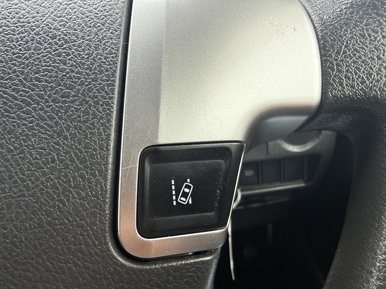 2018 Toyota Hiace thumbnail