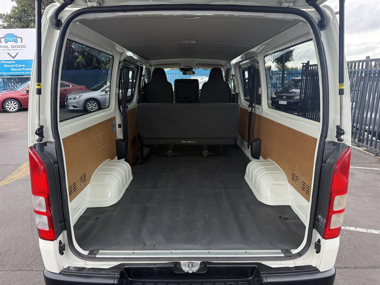2018 Toyota Hiace thumbnail