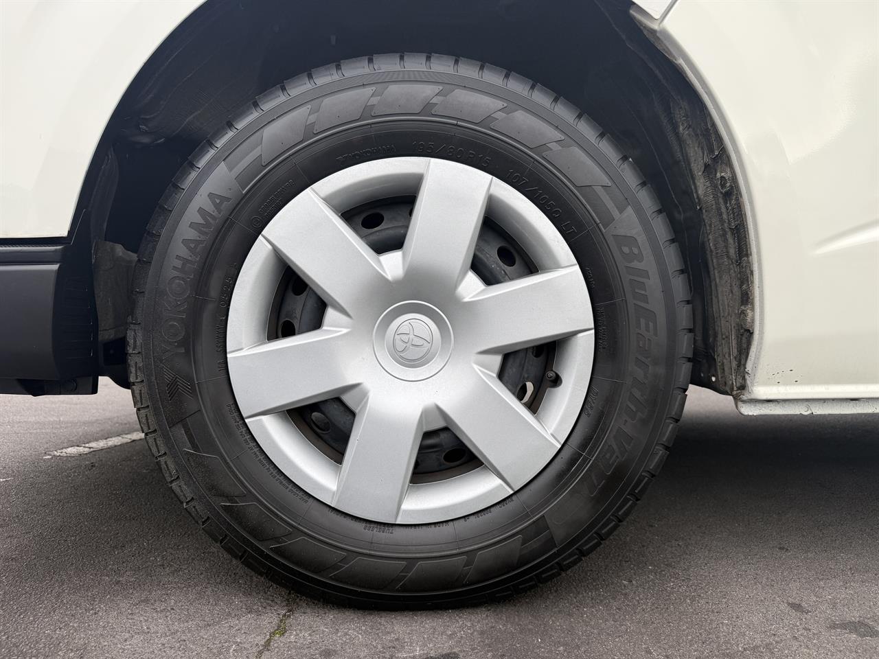 2018 Toyota Hiace thumbnail