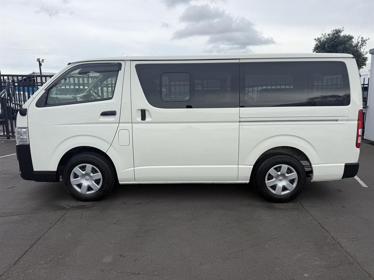 2018 Toyota Hiace thumbnail