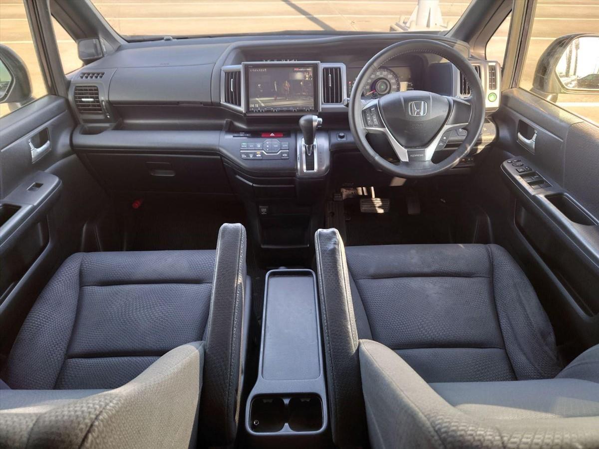 2013 Honda STEPWAGON thumbnail