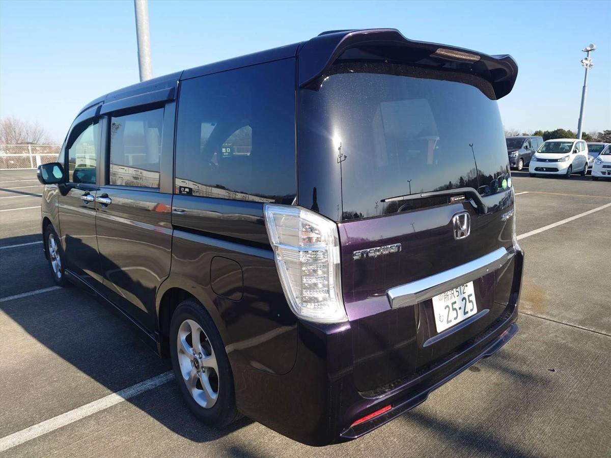 2013 Honda STEPWAGON thumbnail