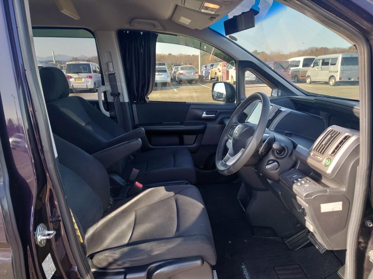 2013 Honda STEPWAGON thumbnail