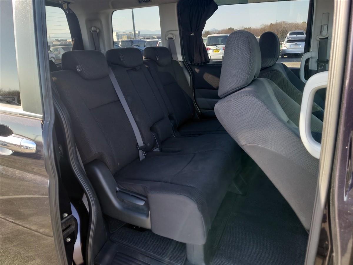 2013 Honda STEPWAGON thumbnail
