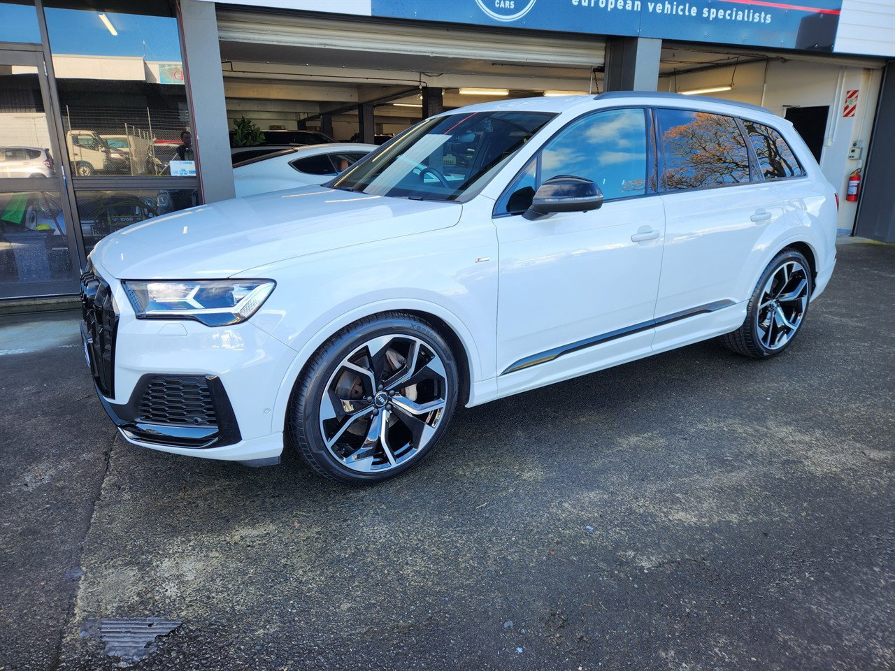 2022 Audi Q7 thumbnail