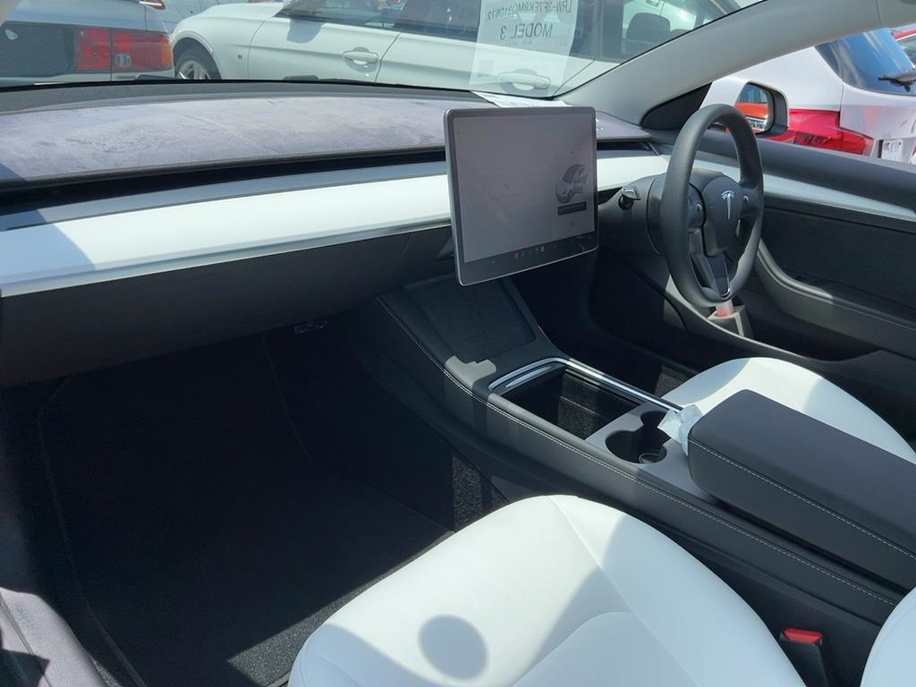 2021 Tesla Model thumbnail