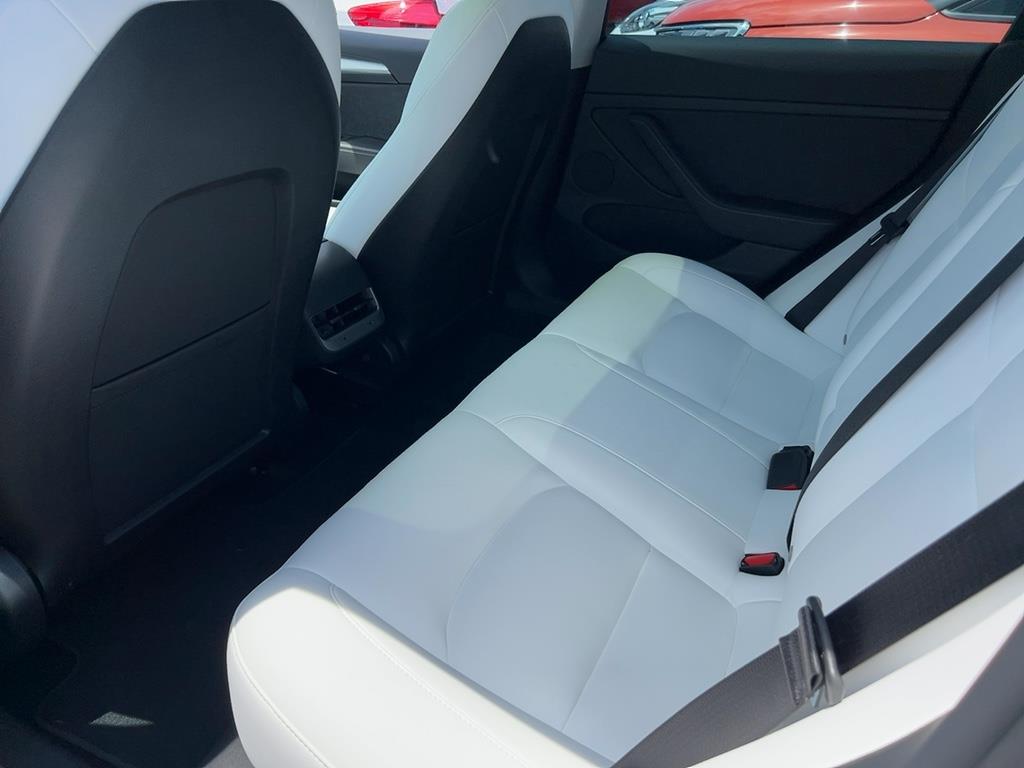2021 Tesla Model thumbnail