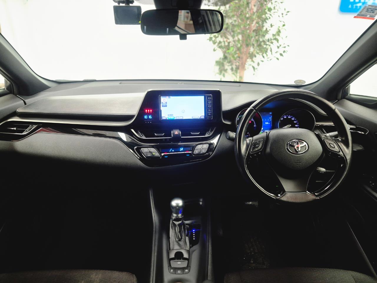 2017 Toyota C-Hr thumbnail