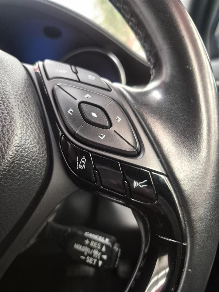 2017 Toyota C-Hr thumbnail