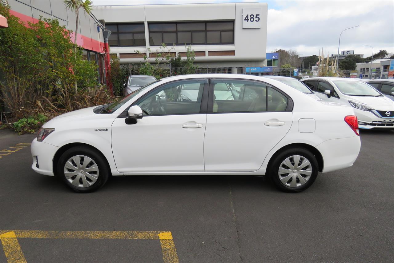 2015 Toyota Corolla thumbnail