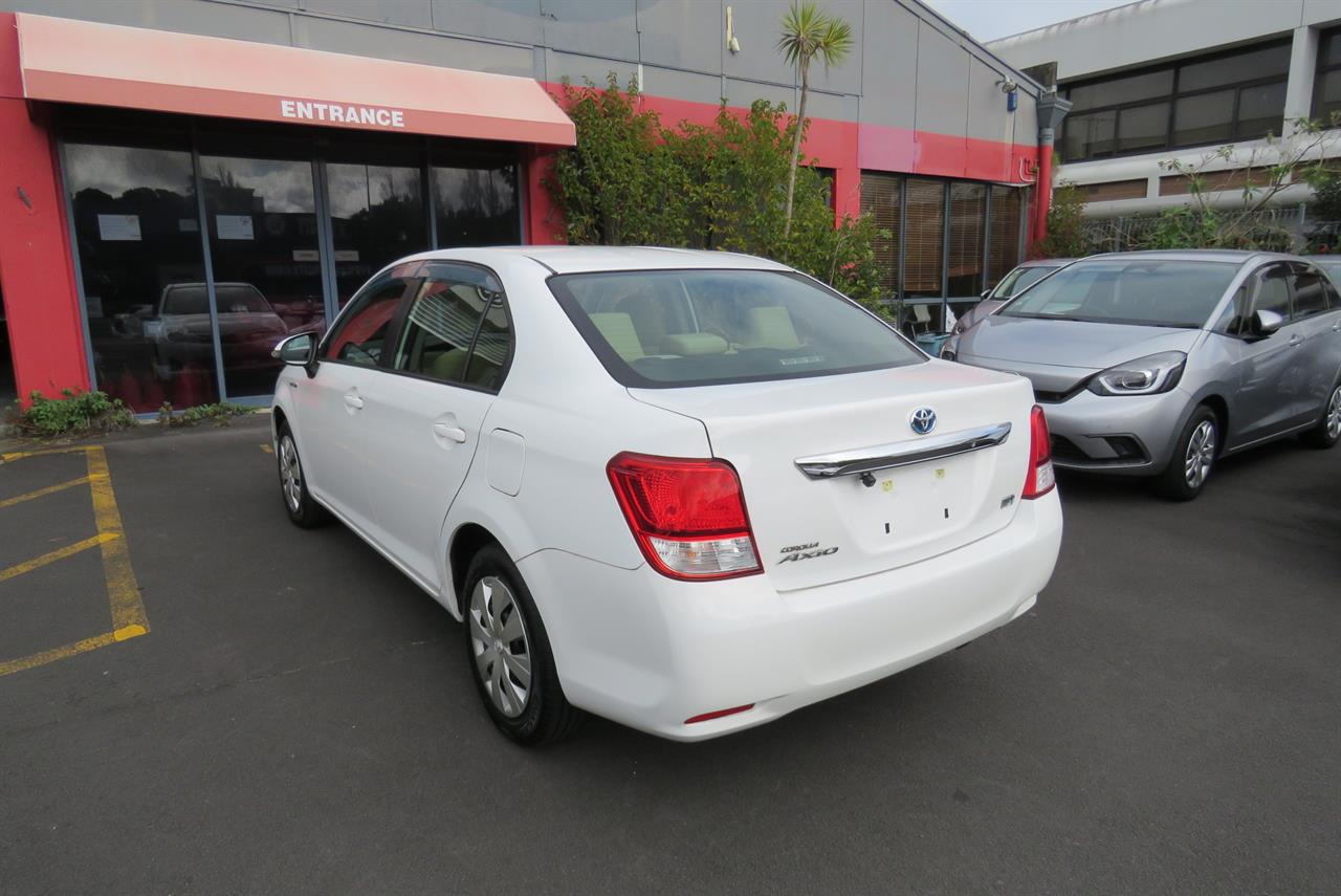 2015 Toyota Corolla thumbnail