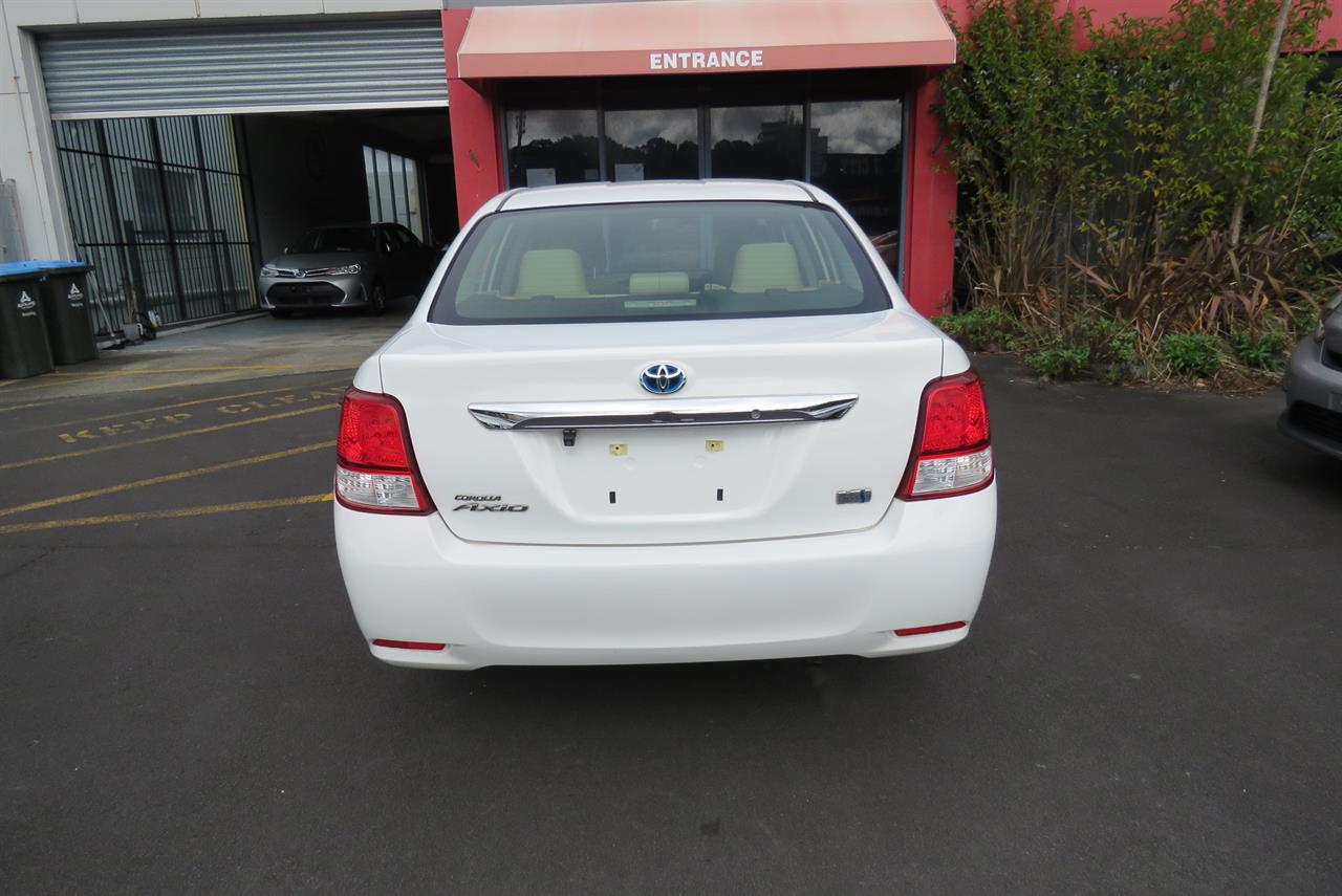 2015 Toyota Corolla thumbnail