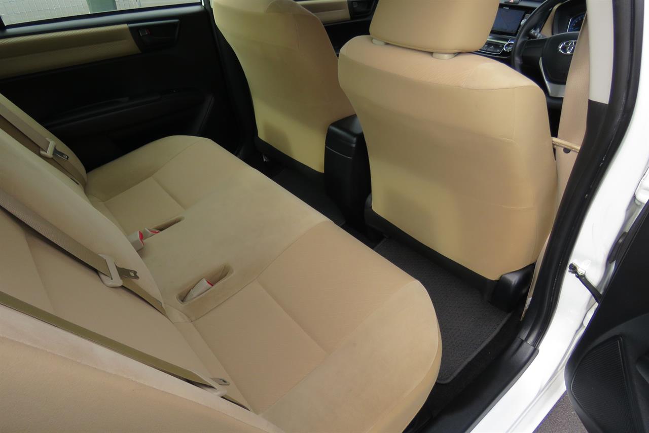 2015 Toyota Corolla thumbnail