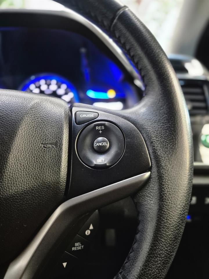2014 Honda Grace thumbnail